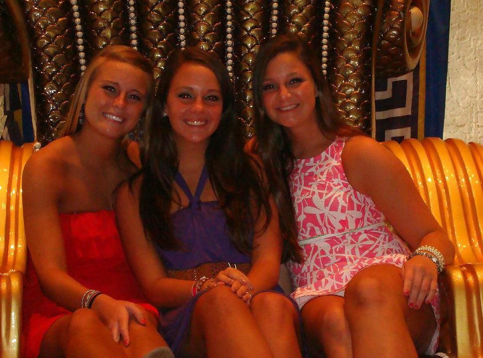 25P Facebook teen babes 17 sorority girls & bikinis