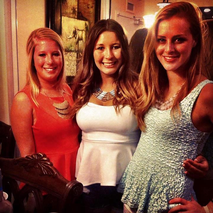 25P Facebook teen babes 17 sorority girls & bikinis