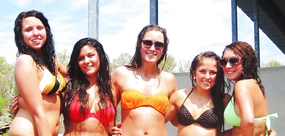25P Facebook teen babes 17 sorority girls & bikinis