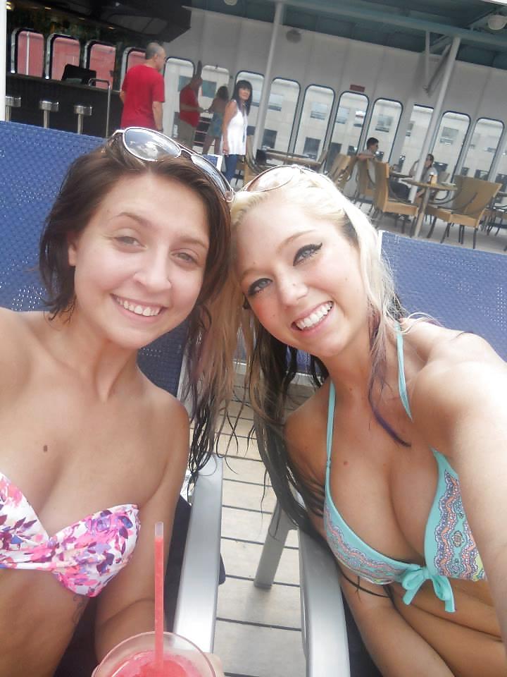 25P Facebook teen babes 17 sorority girls & bikinis