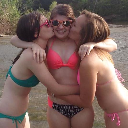 25P Facebook teen babes 17 sorority girls & bikinis