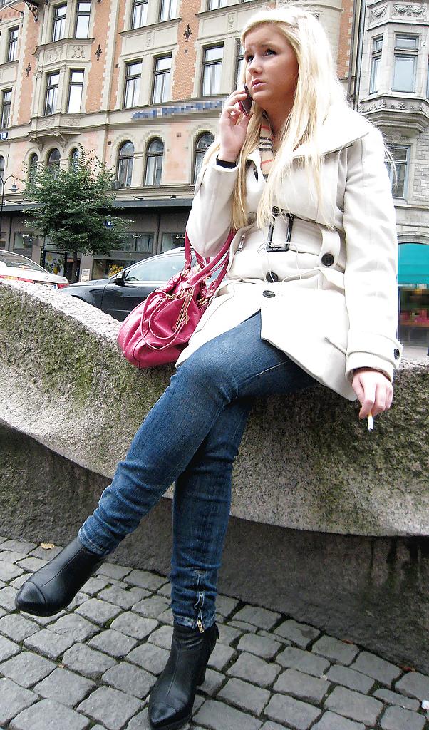 15P Smoking in Heels 