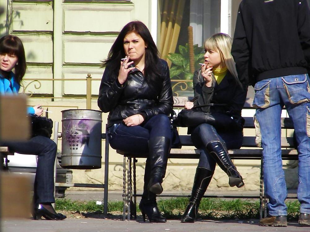 15P Smoking in Heels 