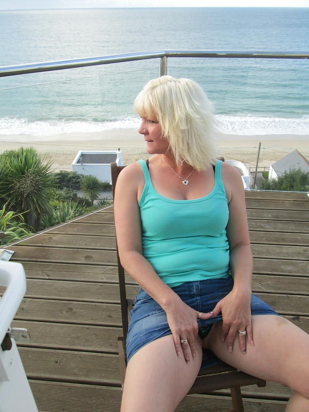 25P Lincs lou milf,dressed and undressed