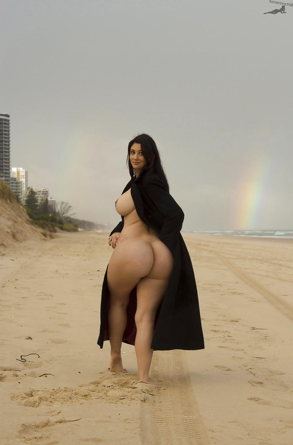 25P Boobs Ass and Pusy in this hot summer