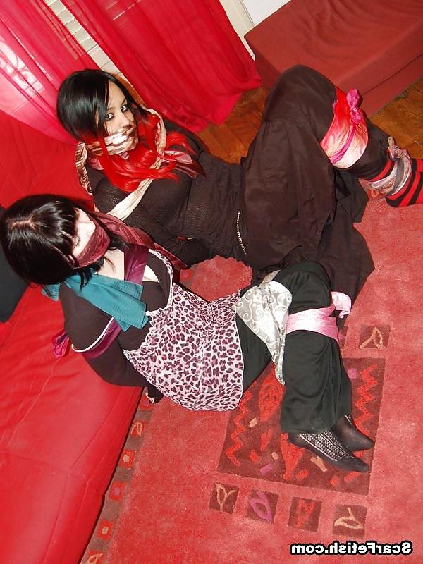 25P Bondage scarf Game
