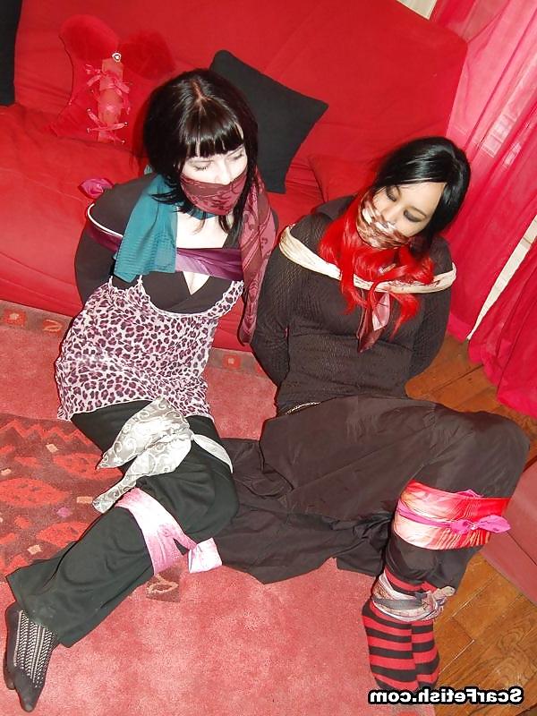 25P Bondage scarf Game