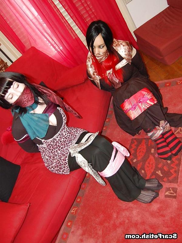 25P Bondage scarf Game