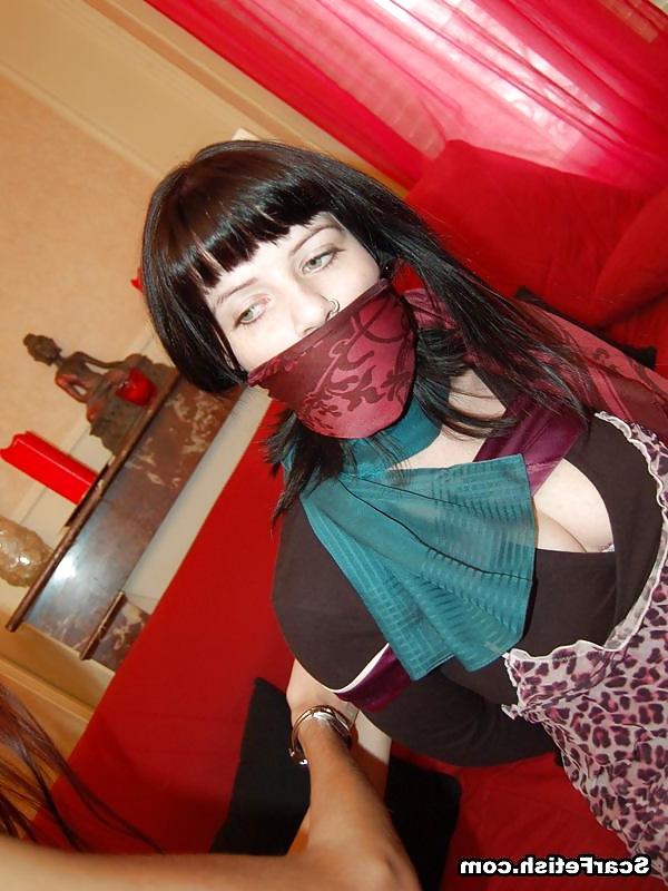 25P Bondage scarf Game