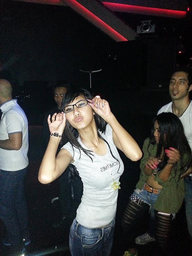 18P Linda Crazy Thai Chick 