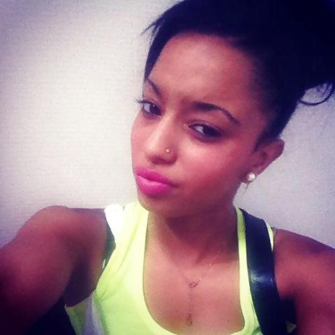 19P Beurette Visage a Sperme 11