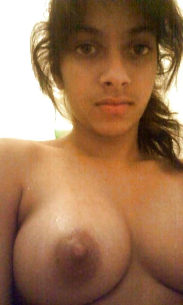 24P Jeune beurette arabe toute nue