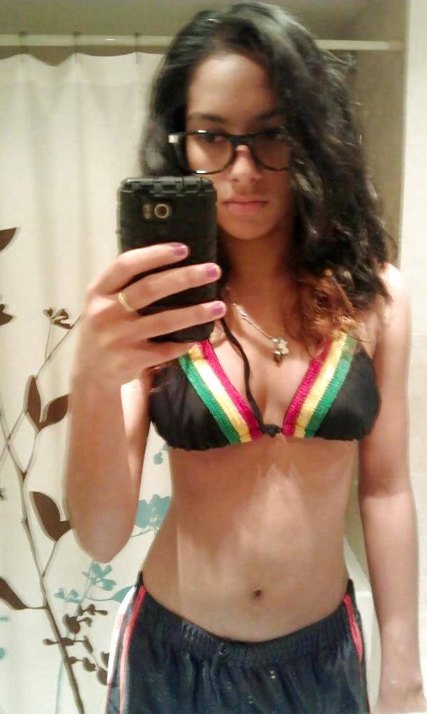 24P Jeune beurette arabe toute nue