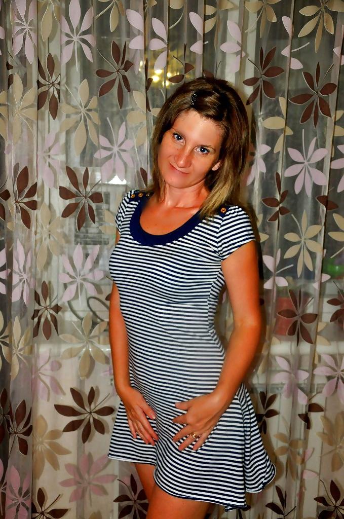 23P Bored married 38 yo milf. How would you fuck her?