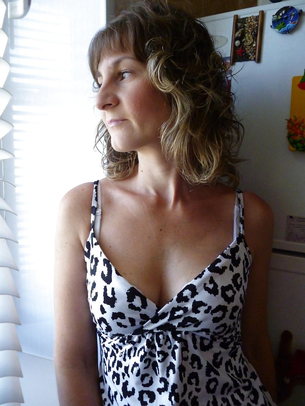 23P Bored married 38 yo milf. How would you fuck her?