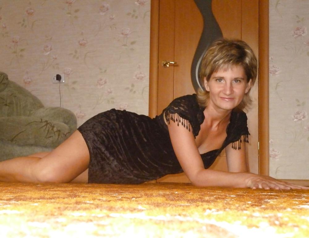 23P Bored married 38 yo milf. How would you fuck her?