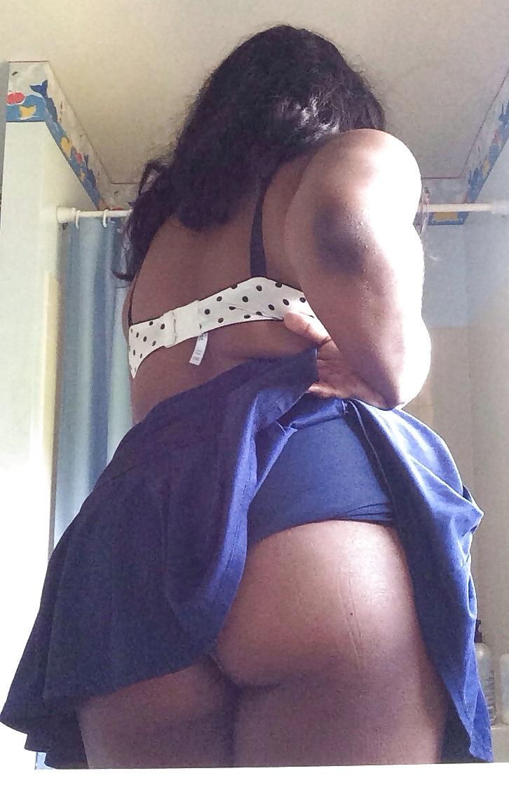 25P Busty indian slut shows her big ass , boob and pussy