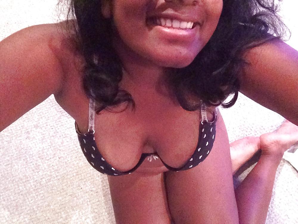 25P Busty indian slut shows her big ass , boob and pussy