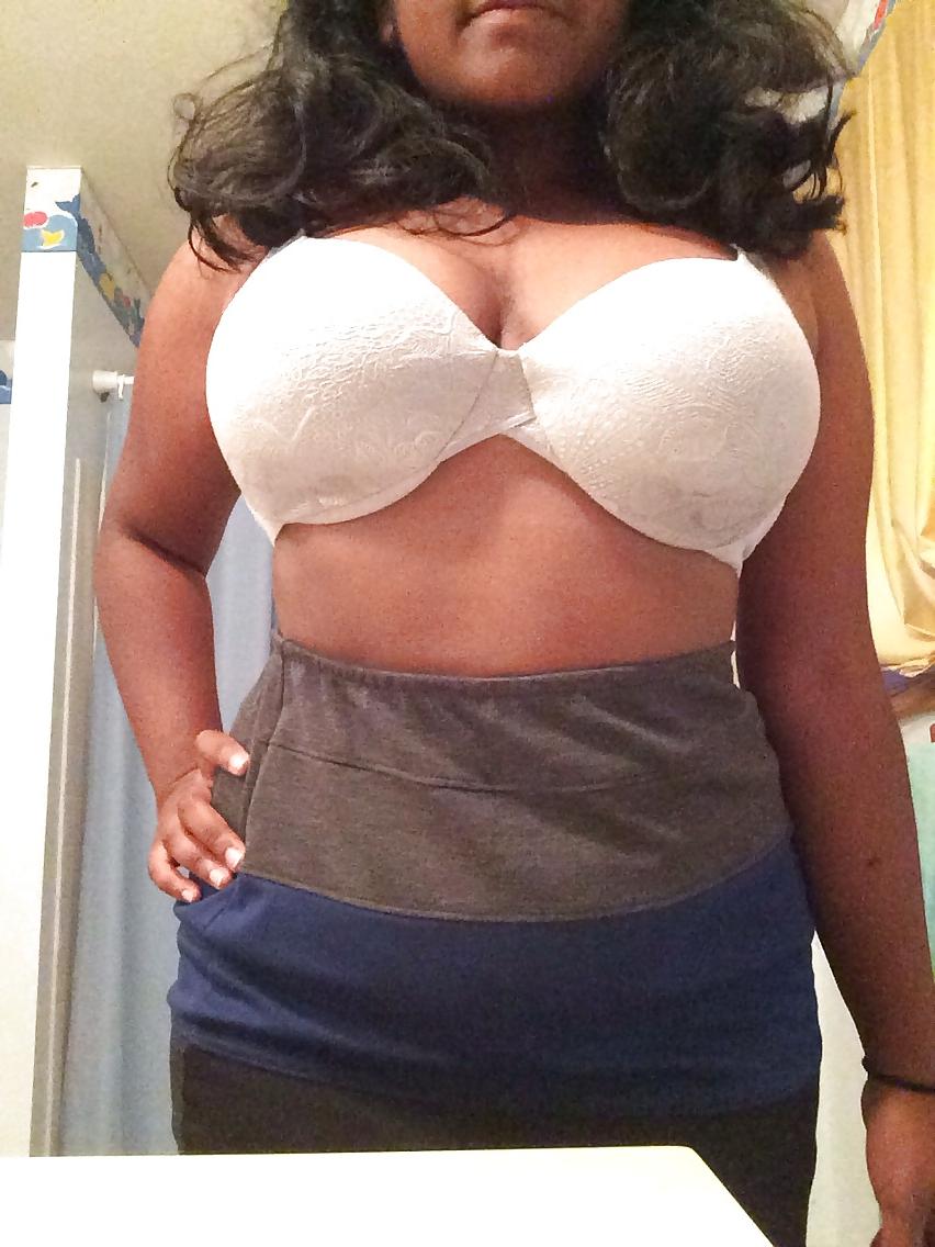 25P Busty indian slut shows her big ass , boob and pussy