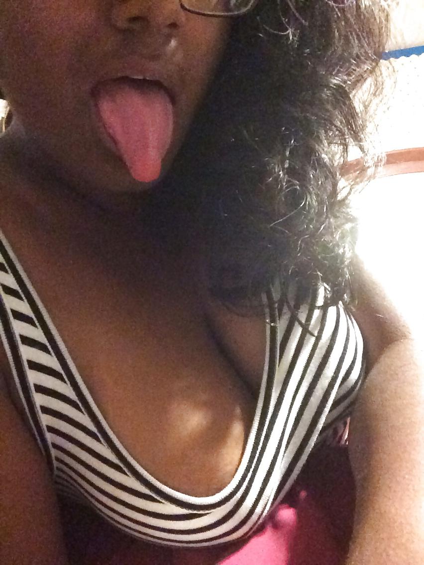 25P Busty indian slut shows her big ass , boob and pussy