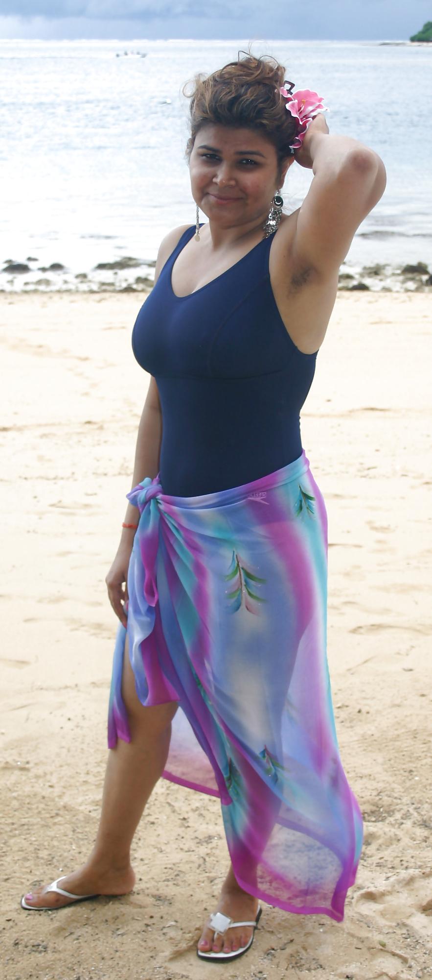 16P Arnpits of indian babes for comments vol.2
