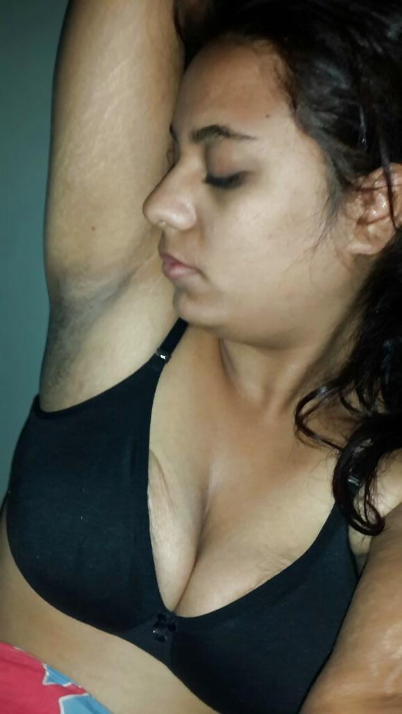 16P Arnpits of indian babes for comments vol.2