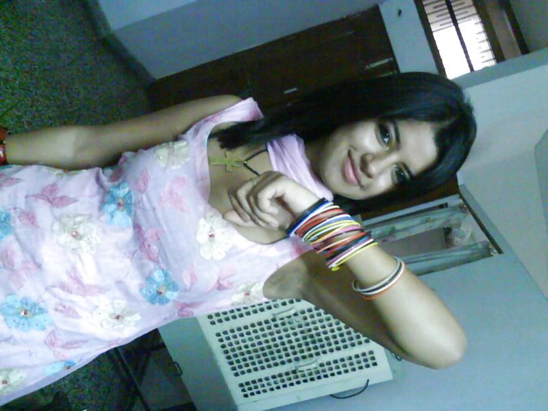 16P Arnpits of indian babes for comments vol.2