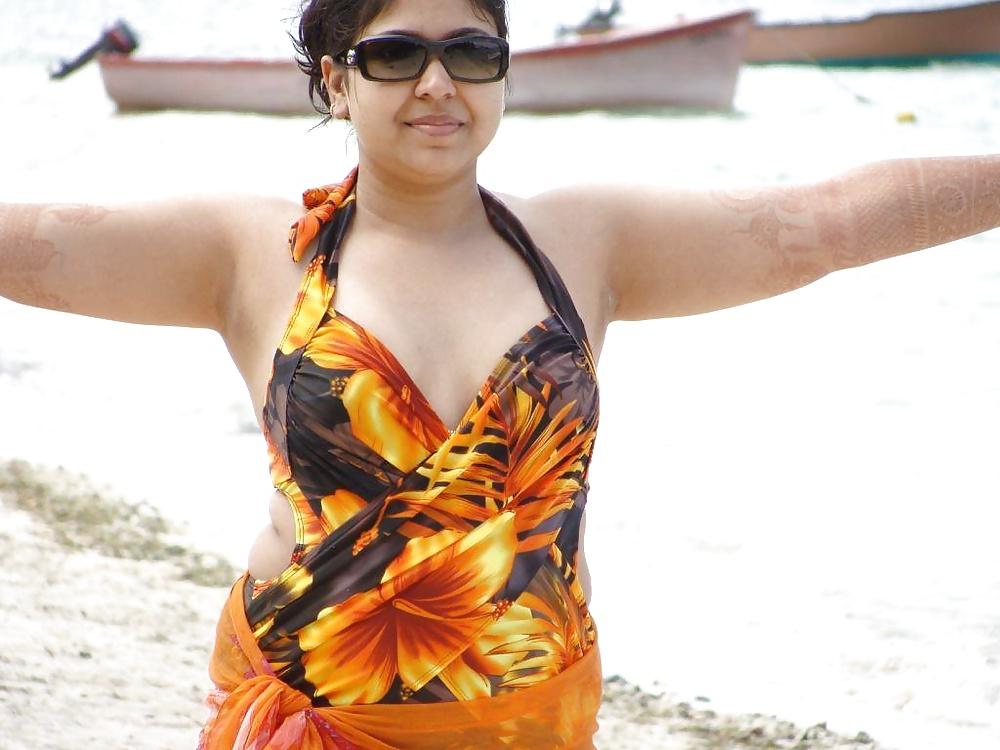 16P Arnpits of indian babes for comments vol.2