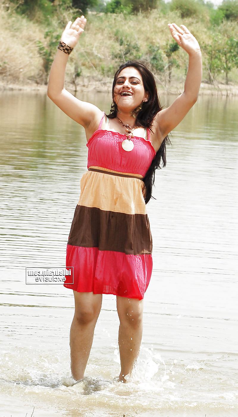 22P Armpits of Indian babes for comments.
