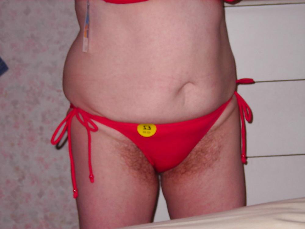 25P Really Hairy Friend Shows Her Pussy