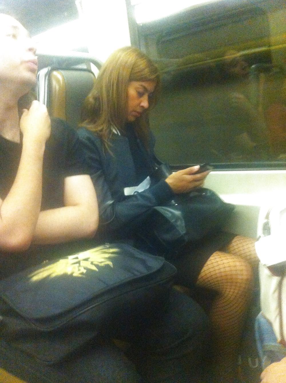 13P Beurette milf dans le metro
