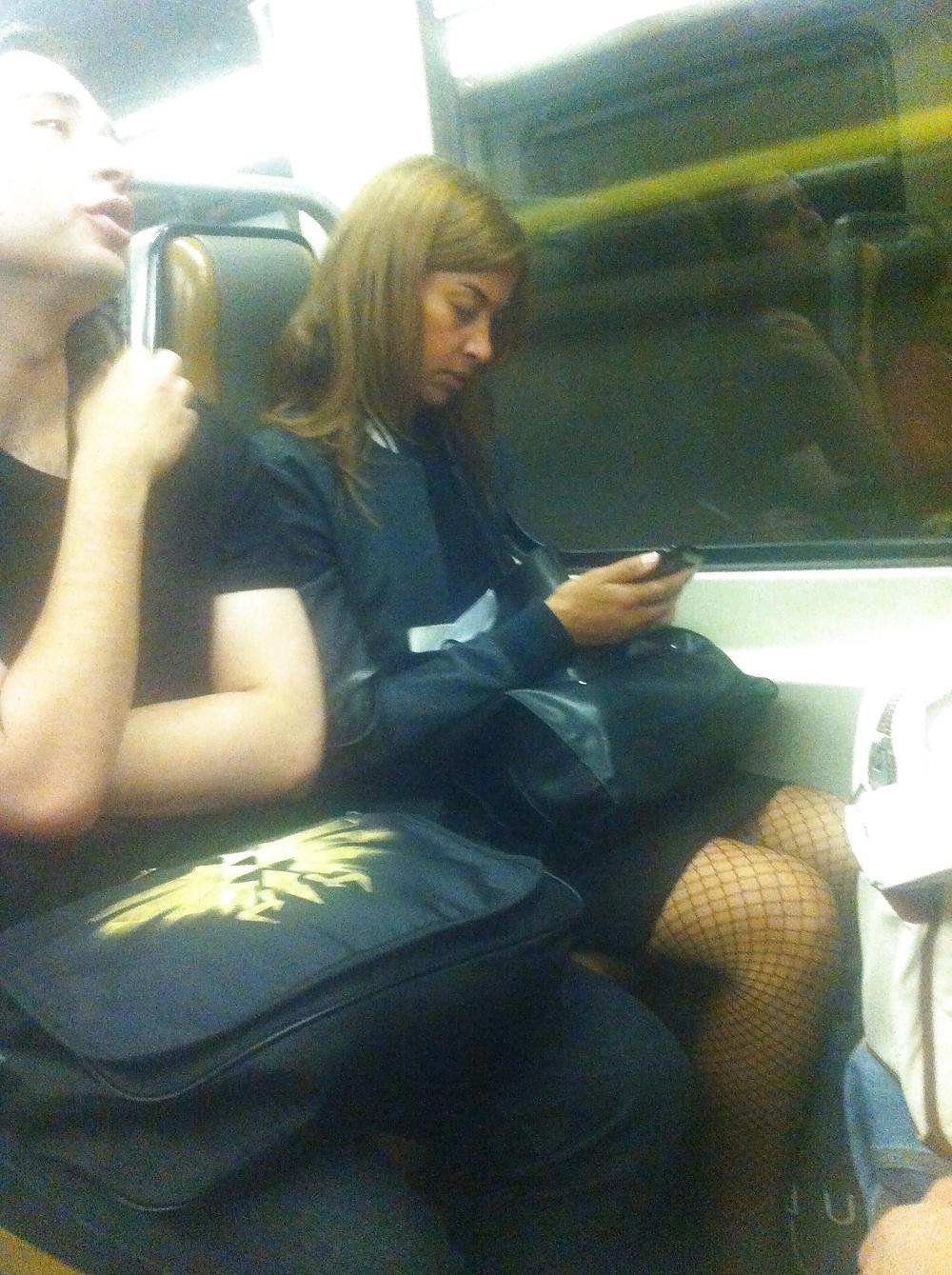 13P Beurette milf dans le metro