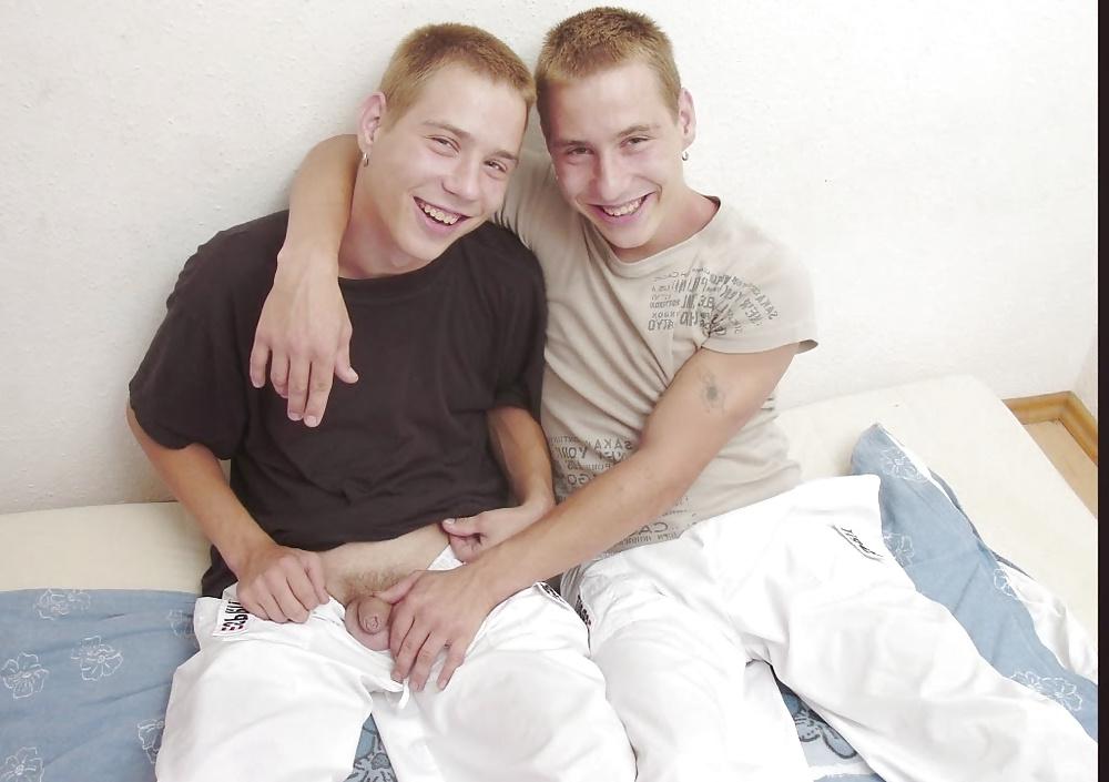 25P Gay,Born Together. And Love Together
