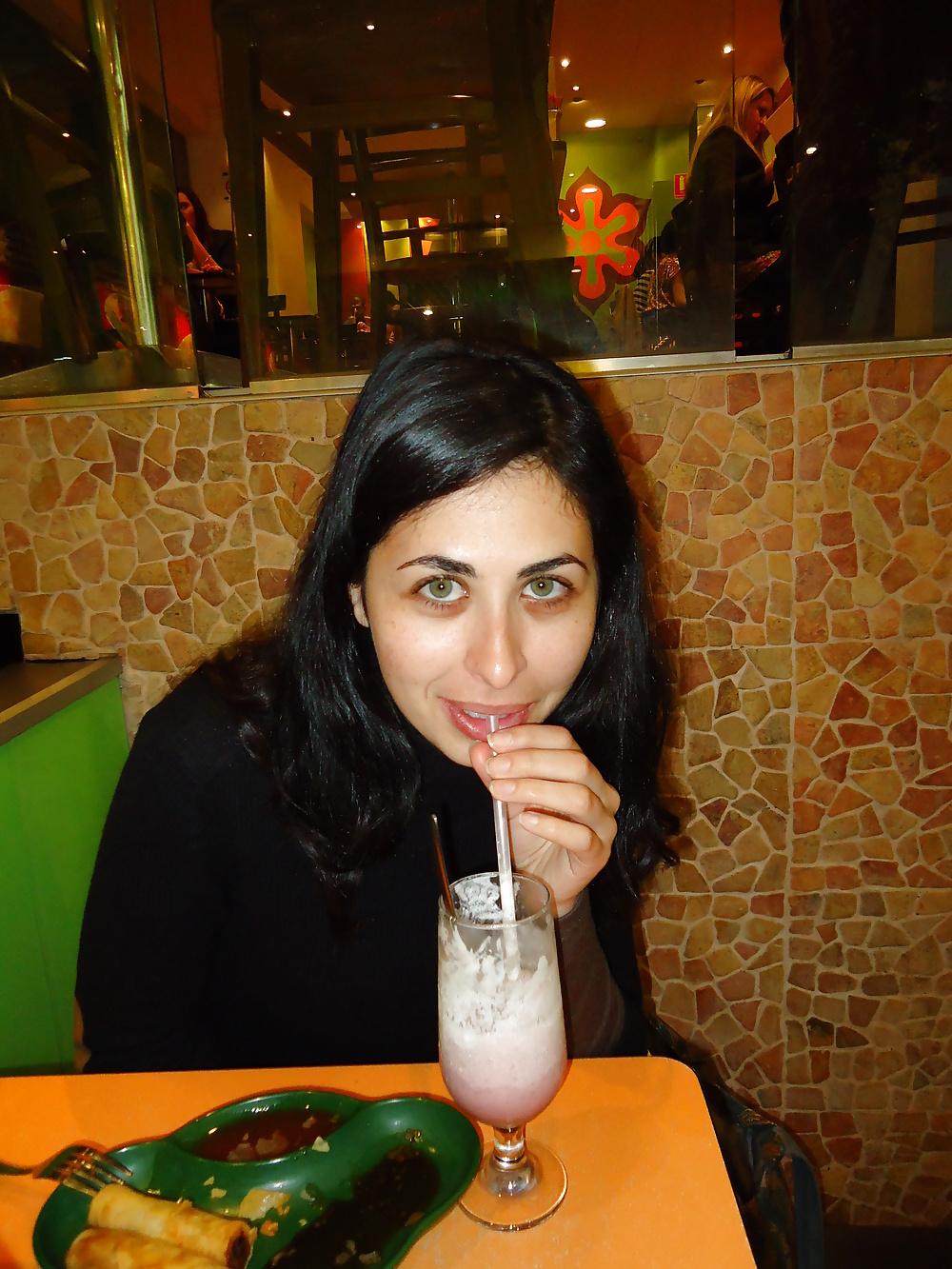 22P Arab Girl for Comment! - Beurette a commenter!