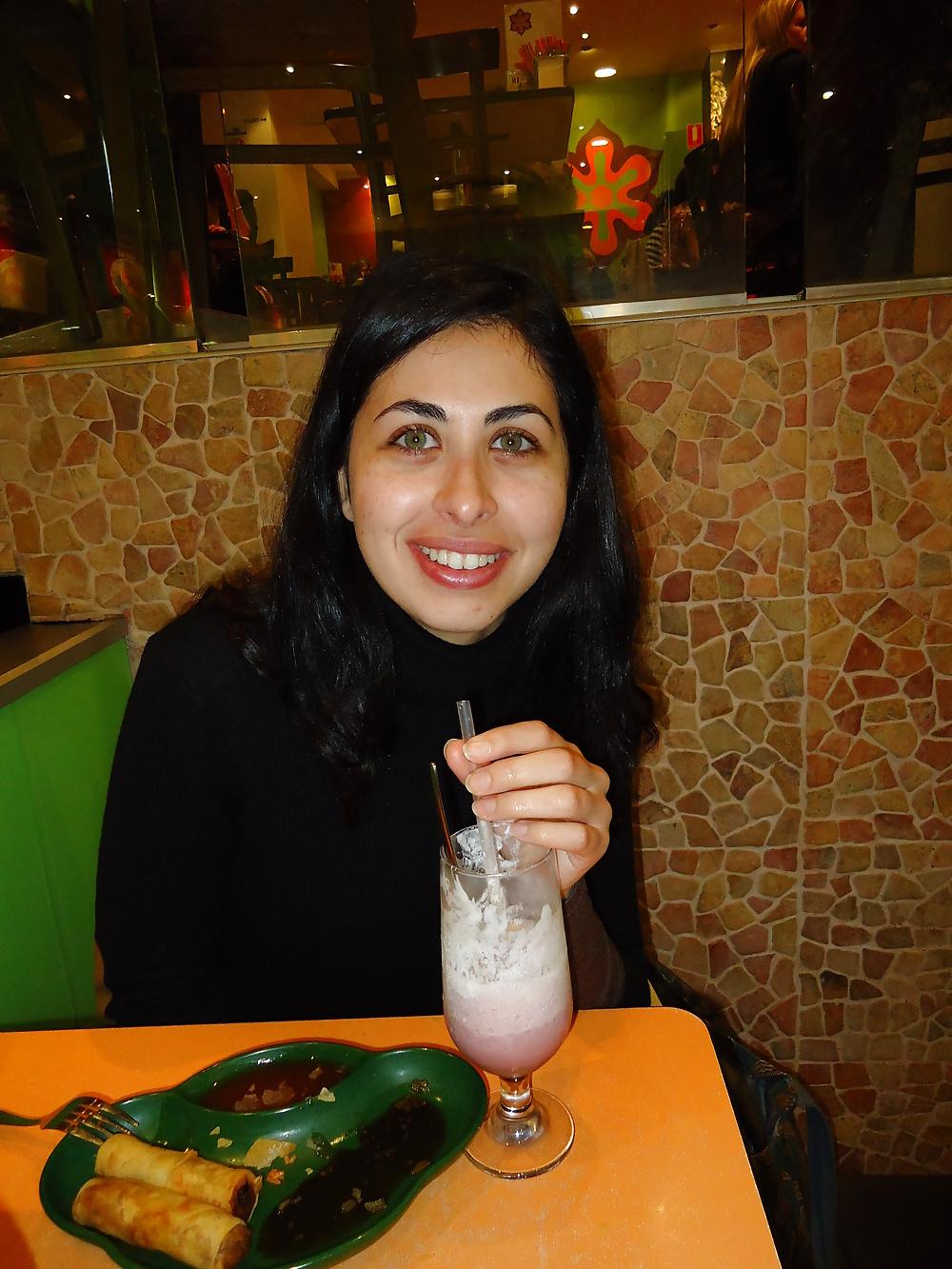 22P Arab Girl for Comment! - Beurette a commenter!