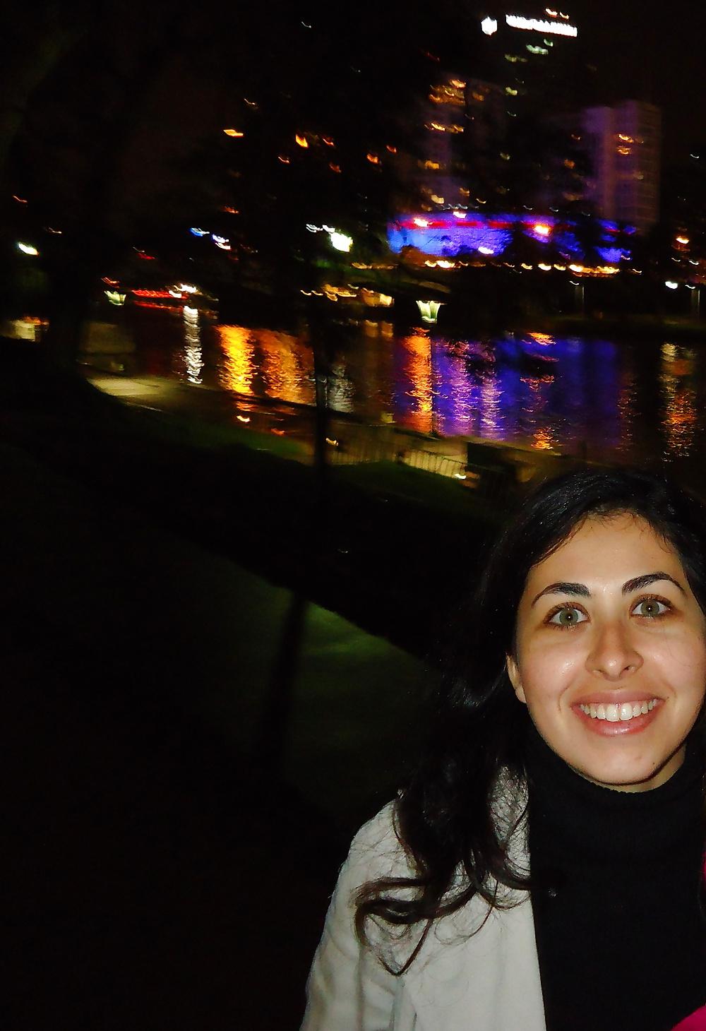 22P Arab Girl for Comment! - Beurette a commenter!