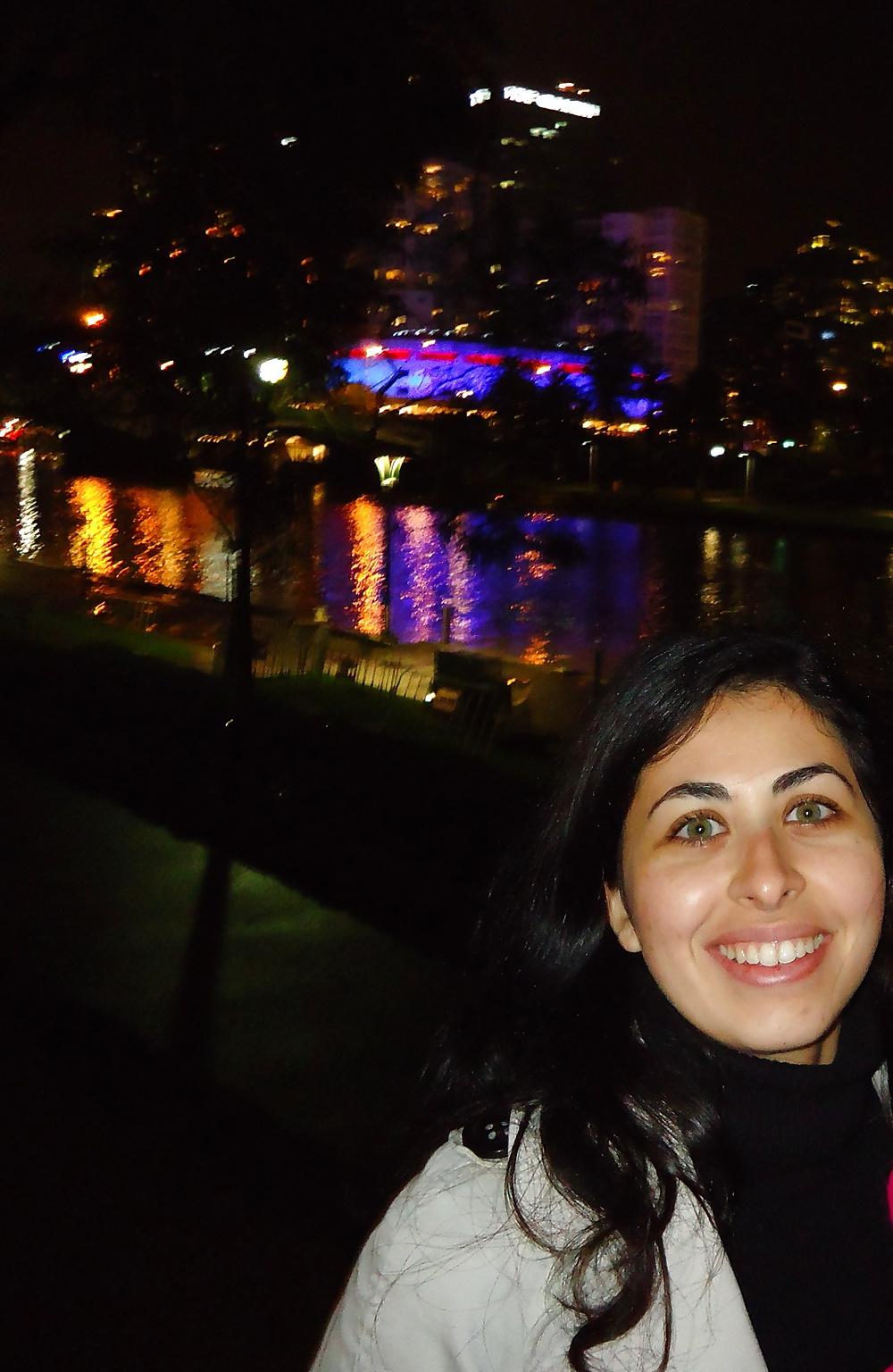 22P Arab Girl for Comment! - Beurette a commenter!