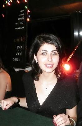 22P Arab Girl for Comment! - Beurette a commenter!
