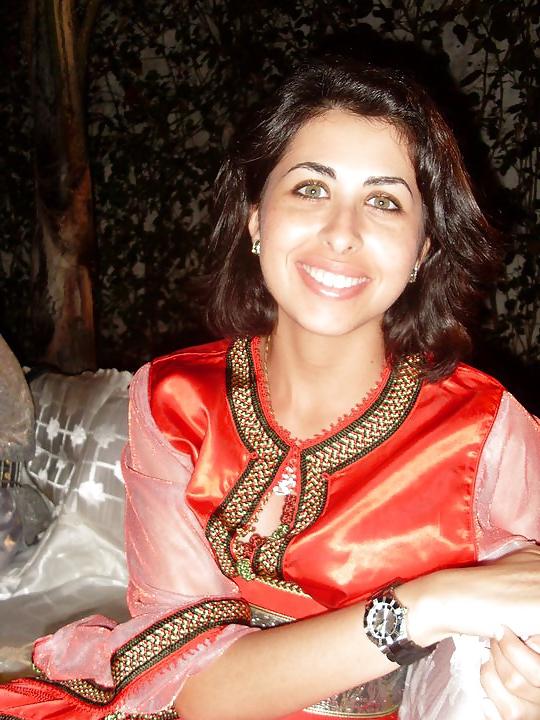 22P Arab Girl for Comment! - Beurette a commenter!