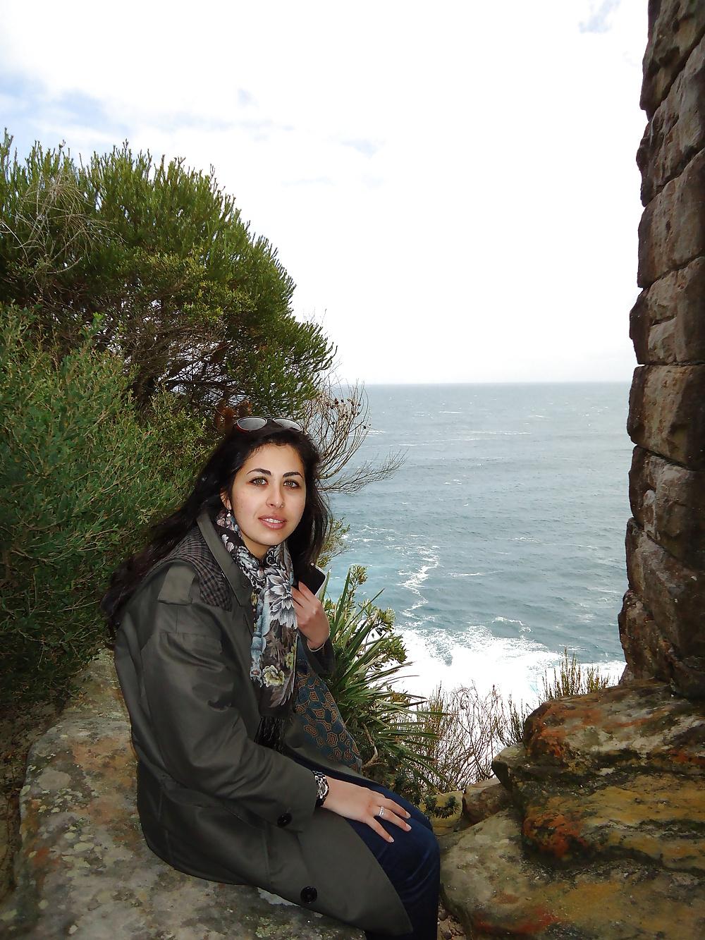 22P Arab Girl for Comment! - Beurette a commenter!