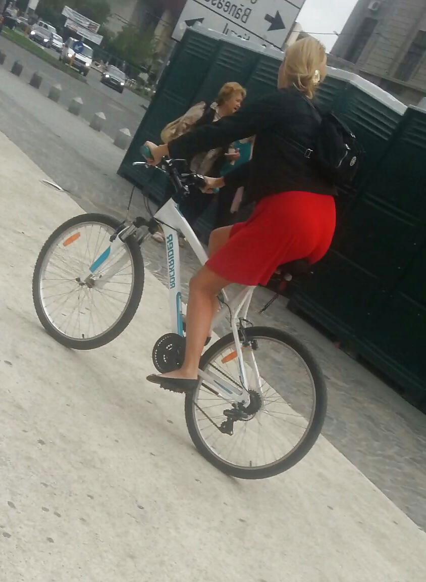 23P Spy sexy women in bicycle romanian