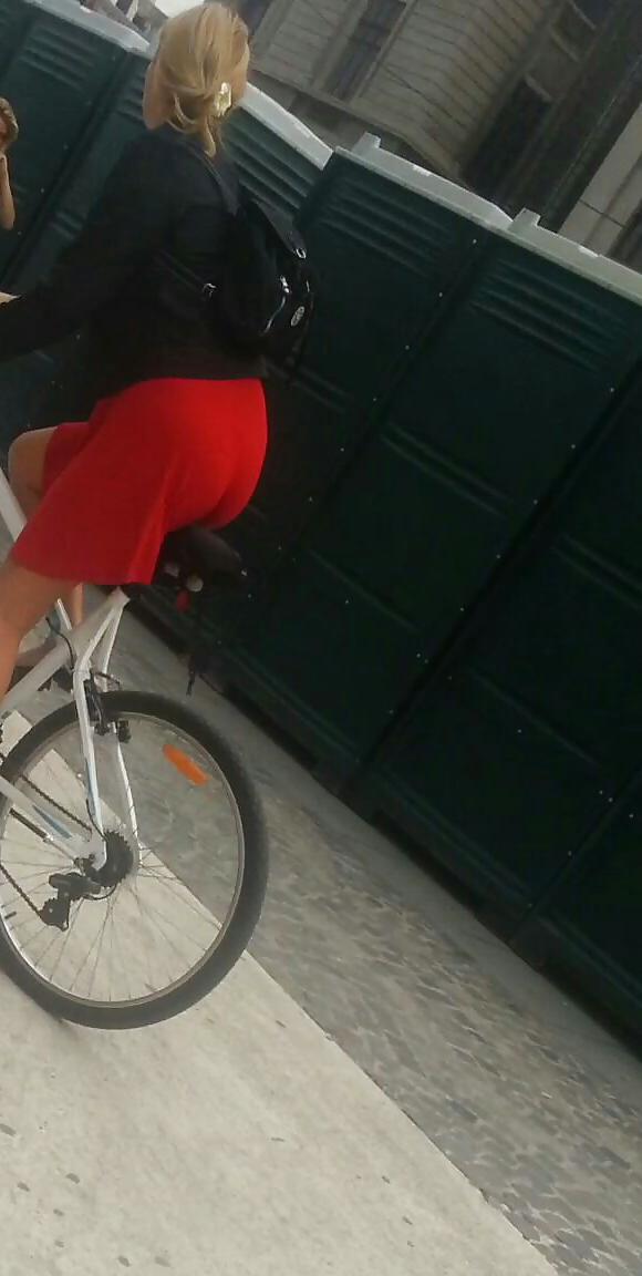 23P Spy sexy women in bicycle romanian