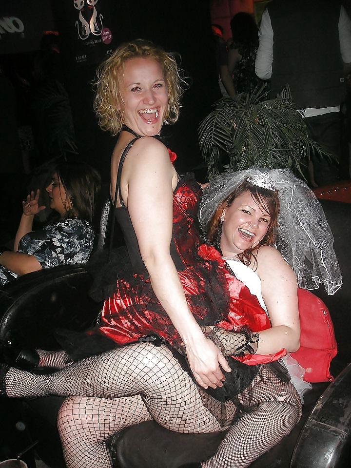 9P Burlesque-Schlampen mit großen Brüsten