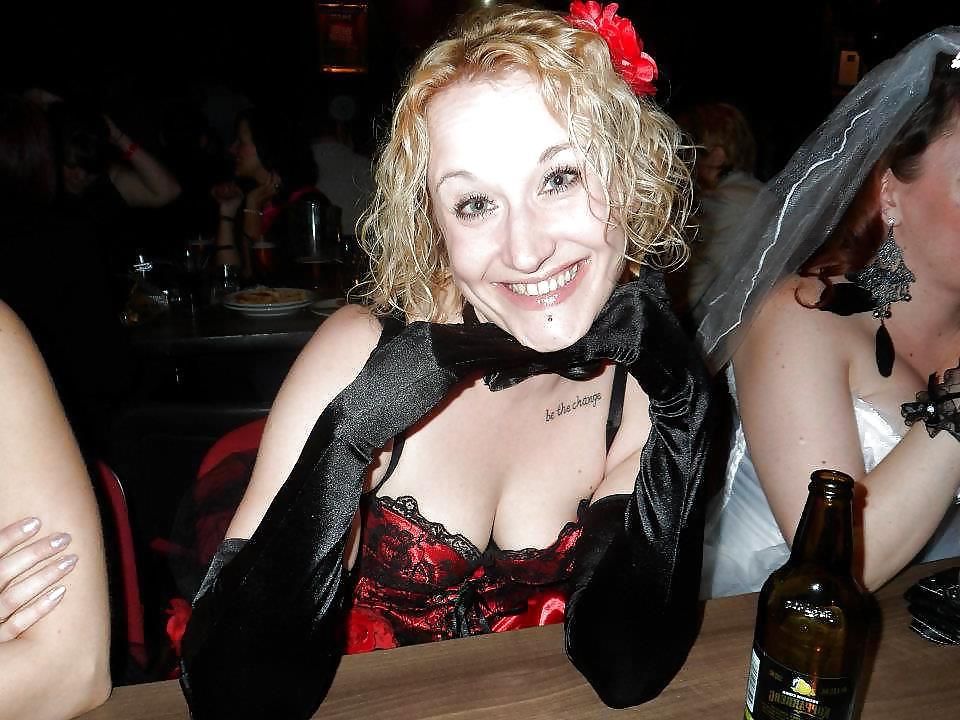9P Burlesque-Schlampen mit großen Brüsten