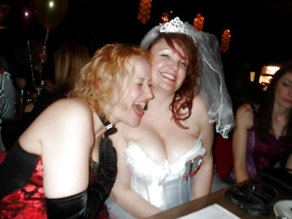 9P Burlesque-Schlampen mit großen Brüsten