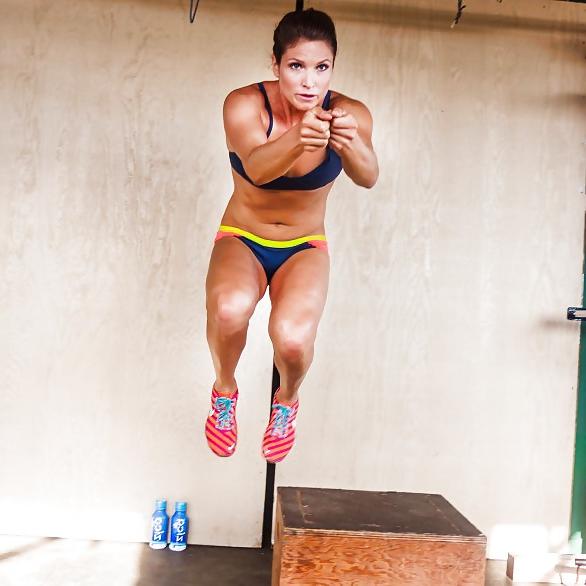 10P Julia Mancuso sehenswert beim Training im Sport-Bikini