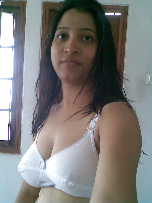7P Indian Busty girl showing her boobs