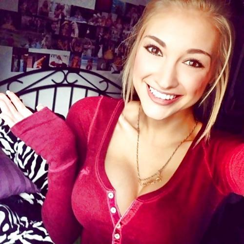 25P Big natural tits and ass