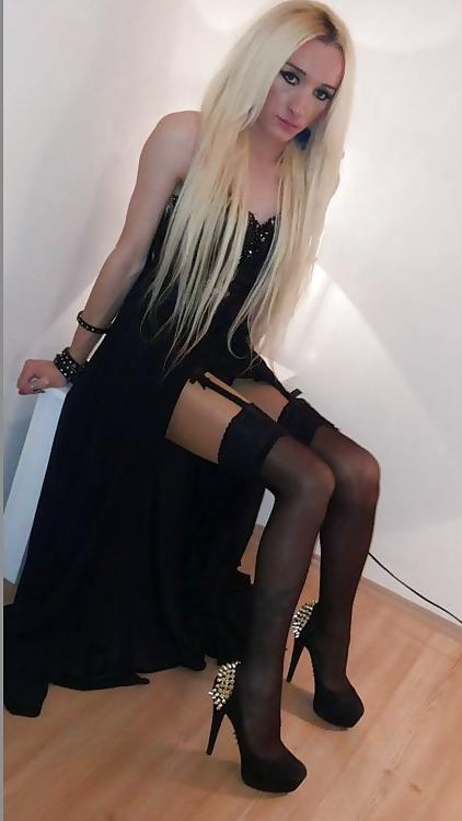20P Hot babes so sexy