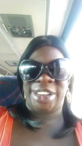 5P 40Yo ebony show her ass
